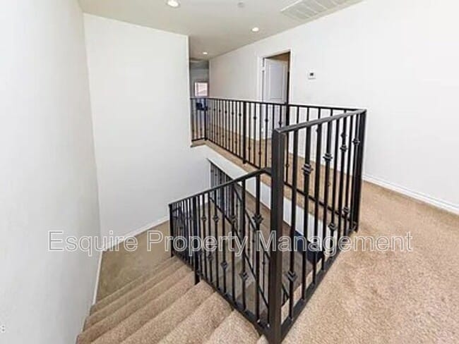 Building Photo - 345 Newbury Vista Ln