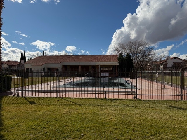 Building Photo - 545 S Valley View Dr