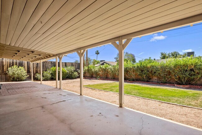 Building Photo - 8323 E Montecito Ave