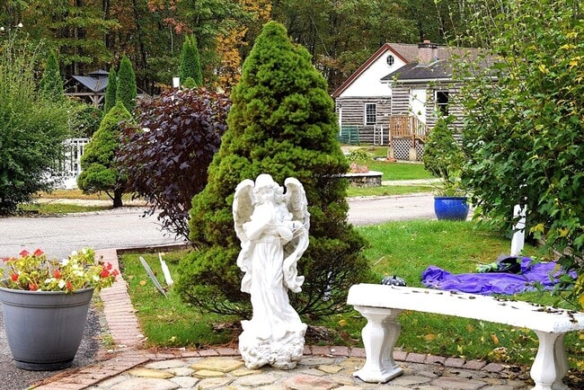 Building Photo - 85 Burlingame Rd