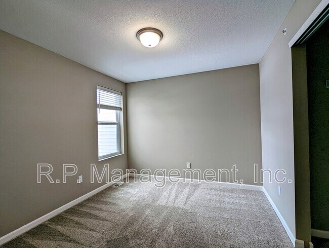 Building Photo - 5951 Urbandale Ln N