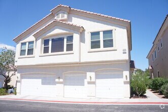 Building Photo - WONDERFUL 2 BEDROOM TOWNHOUSE IN GATED COM...