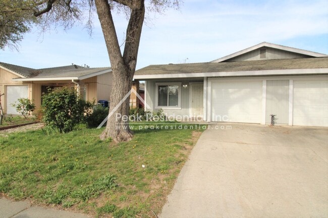 Building Photo - Cute 2bd/2ba Duplex with Garage - Walk to ...