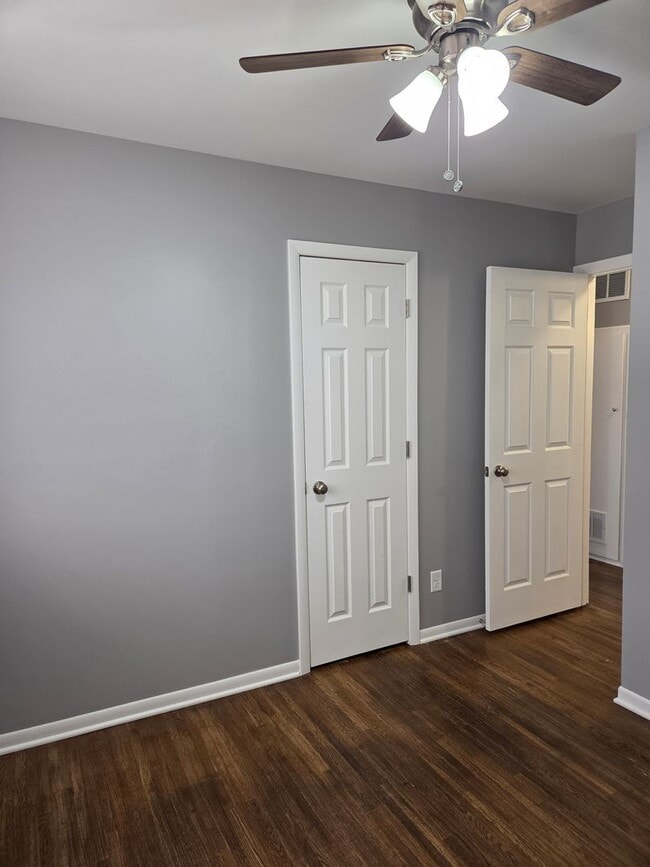 Building Photo - 1200 E Beaumont St