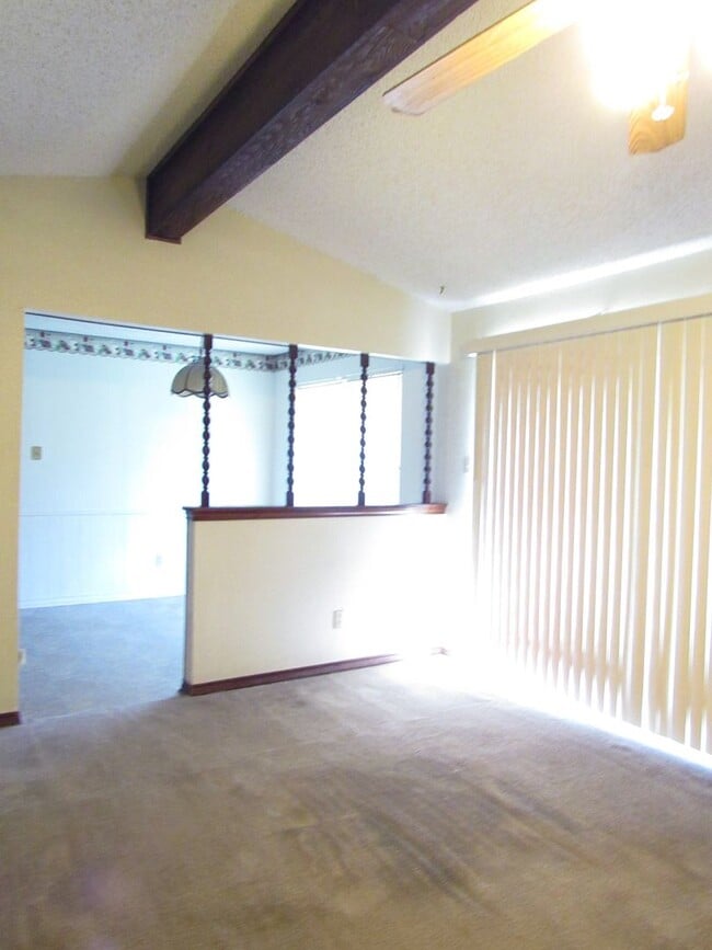 Building Photo - 207 E Hogan Dr