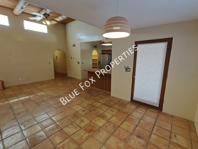 Building Photo - 9097 N Jessy Ln