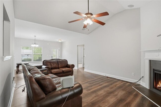 Building Photo - 612 Stevens Pl