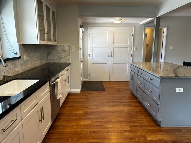 Building Photo - Beautifully Remodeled 3-Bedroom Home for Lease in a Highly Desirable Neighborhood