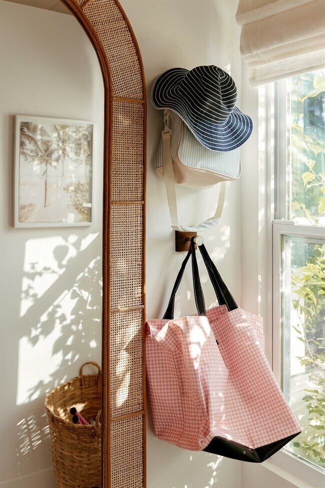 Building Photo - 610 38th St