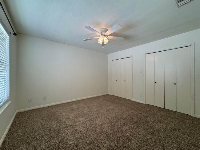 Building Photo - Single Family Home Available in Windmill Hill