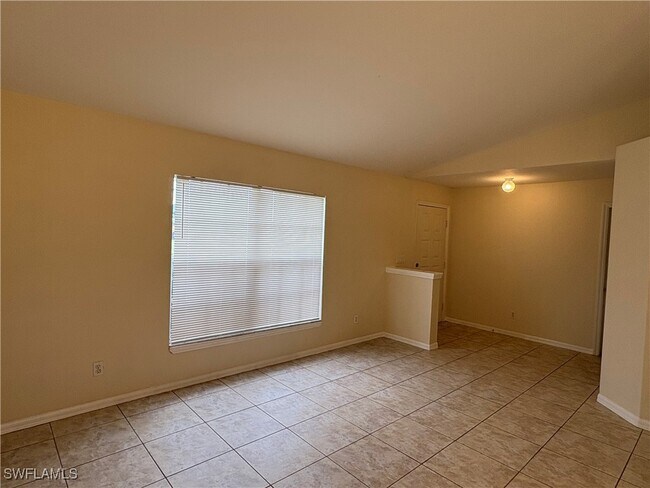 Building Photo - 401 SW 41st St