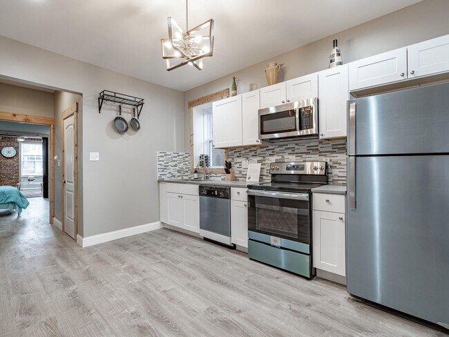 Building Photo - 3853 McRee Ave