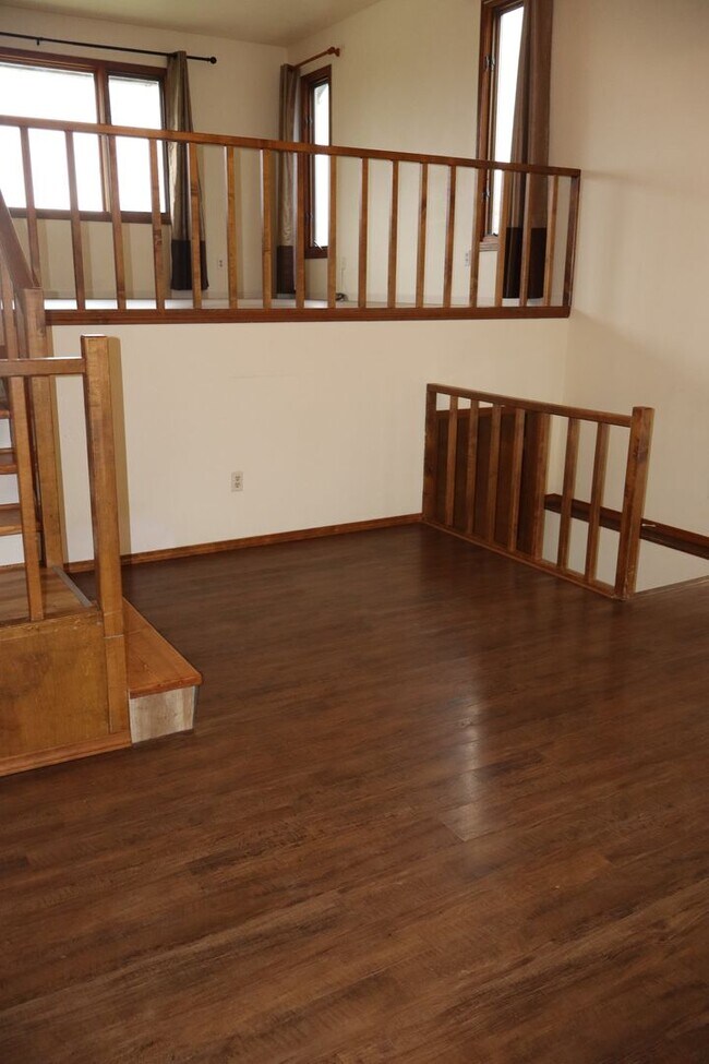 Building Photo - Spacious Home with Large pet friendly yard