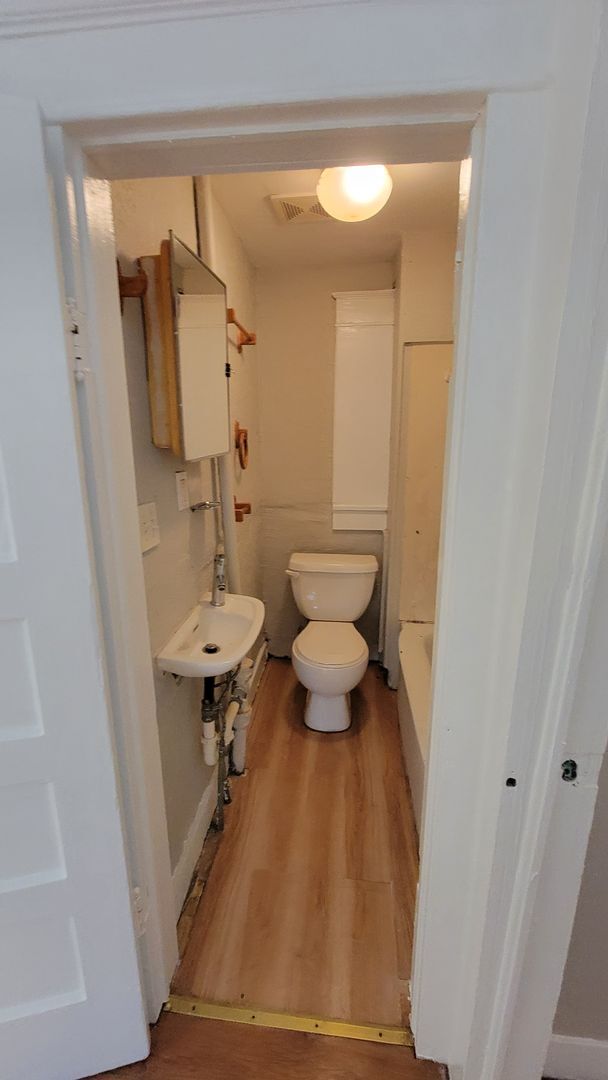 Building Photo - 2 bedroom | 1 bathroom | Entire HOME- Freshly painted!