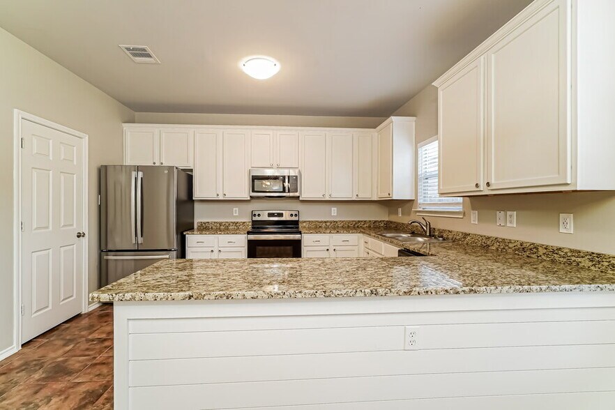 Building Photo - 552 Foxford Run Dr