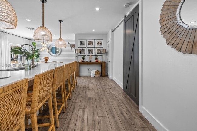 Building Photo - 1121 NE 85th St