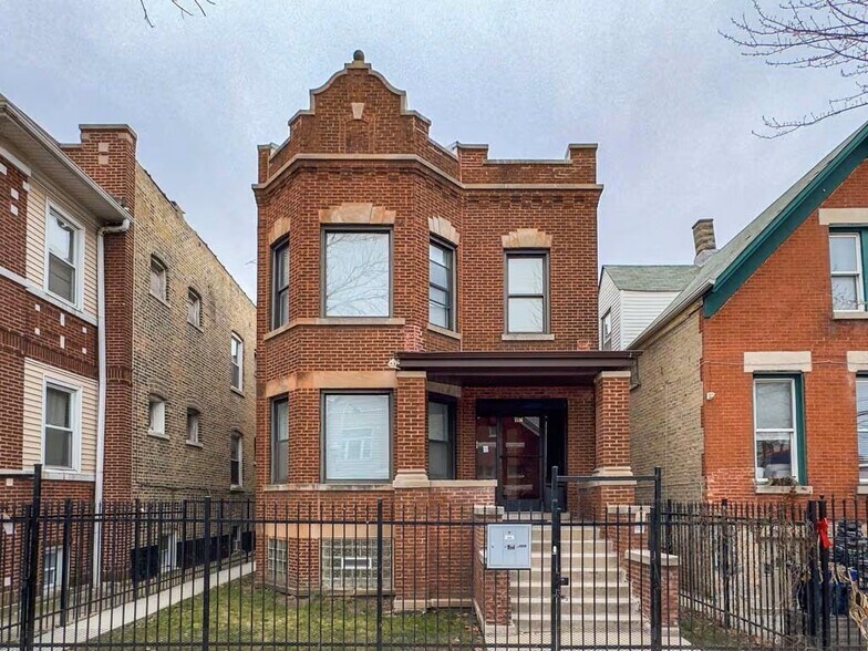 Building Photo - 1536 N Hamlin Ave