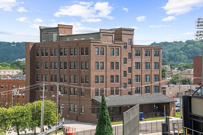 Building Photo - Charmco Lofts