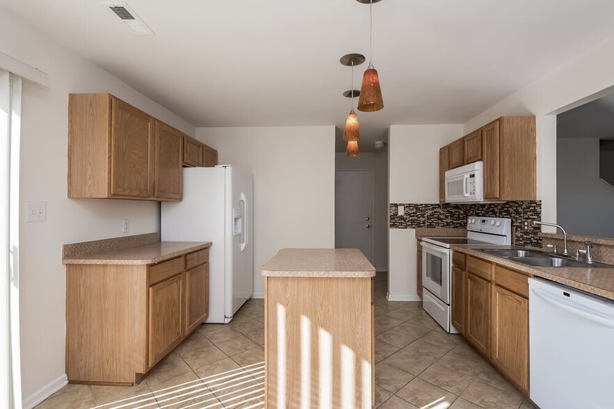 Building Photo - 5010 Stowe Derby Dr