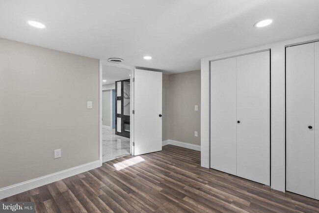 Building Photo - 3887 Shadywood Dr