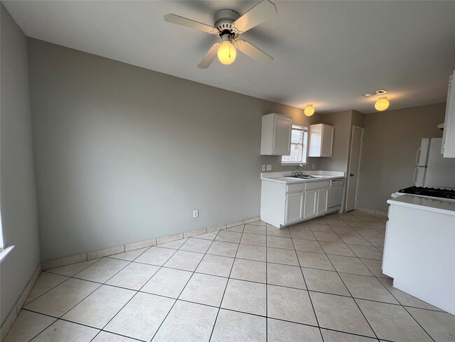 Building Photo - 8811 Baskove Dr