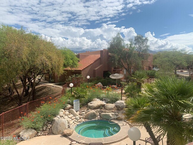 Building Photo - 5051 N Sabino Canyon Rd