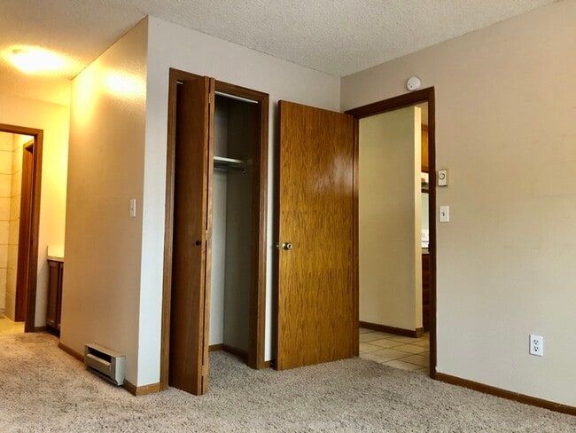 Building Photo - Beautiful Condo in Aspen Village