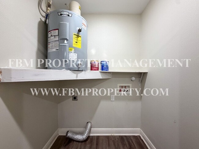 Building Photo - 338 Post Oak Dr