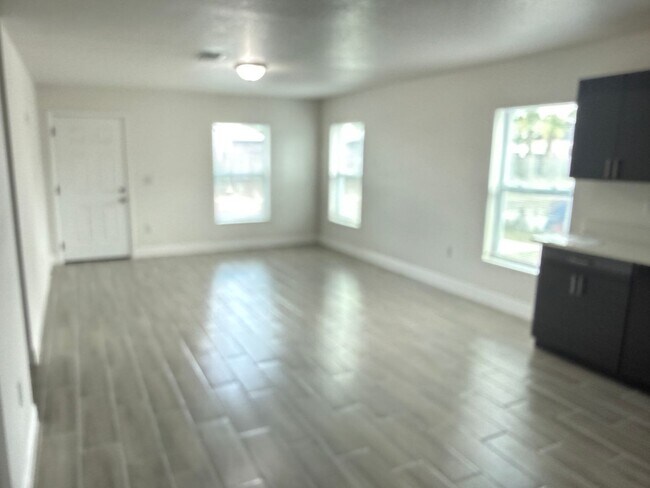 Building Photo - 3 Bed 2 Bath Home in Port Richey!