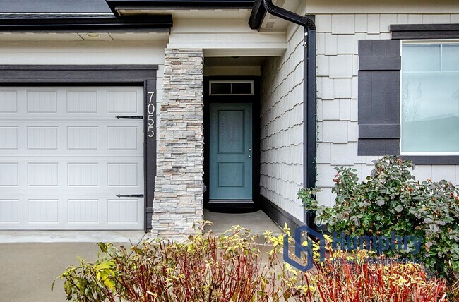 Building Photo - Beautiful home in South East Boise