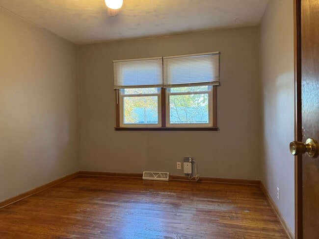 Building Photo - Bright & Spacious 3-Bedroom Duplex Unit on...