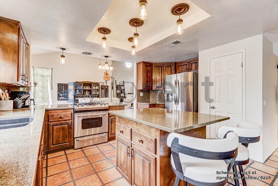 Building Photo - 40050 Spinning Wheel Dr