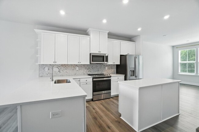 Building Photo - Modern City Living Near Uptown Charlotte