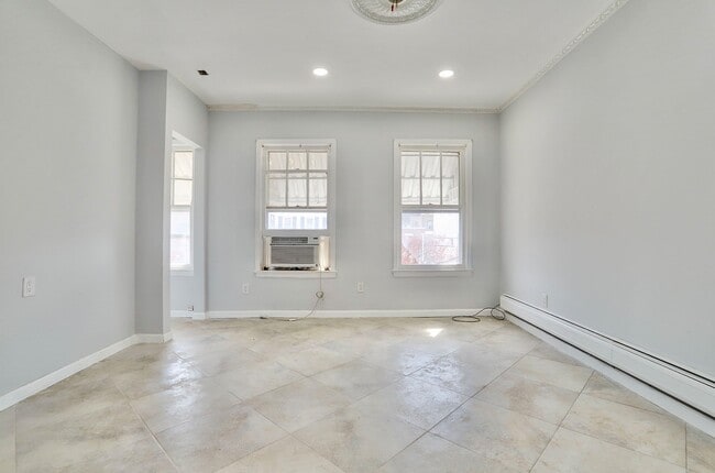 Building Photo - 73 Wales Ave