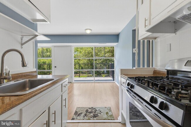 Building Photo - 4903 Americana Dr