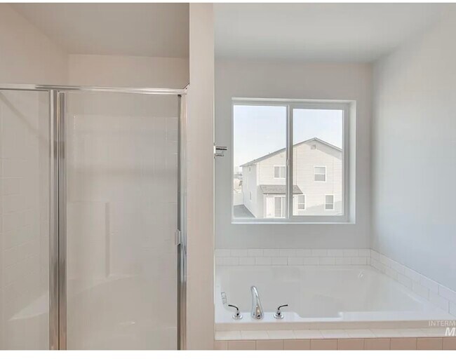 Building Photo - 4800 Endicott Dr