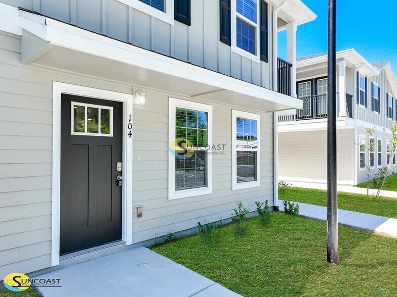 Building Photo - 3821 SW 43rd Ct