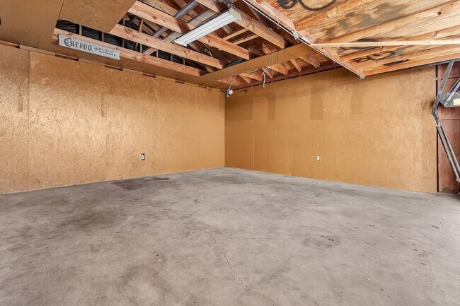 Building Photo - 640 E 54th St