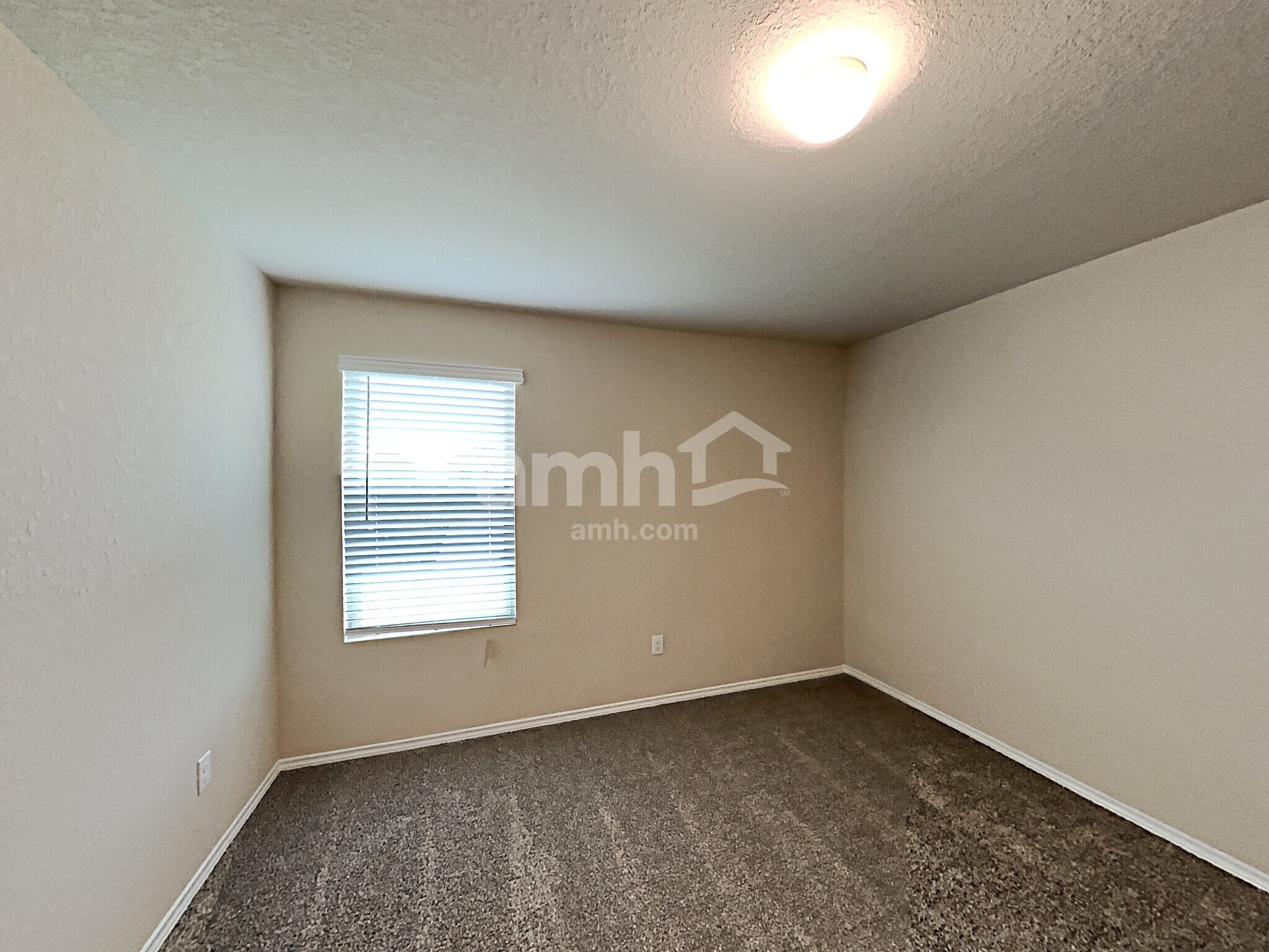 Building Photo - 747 Red Barn Bnd