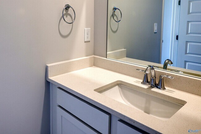 Building Photo - 102 Clift Crk Dr