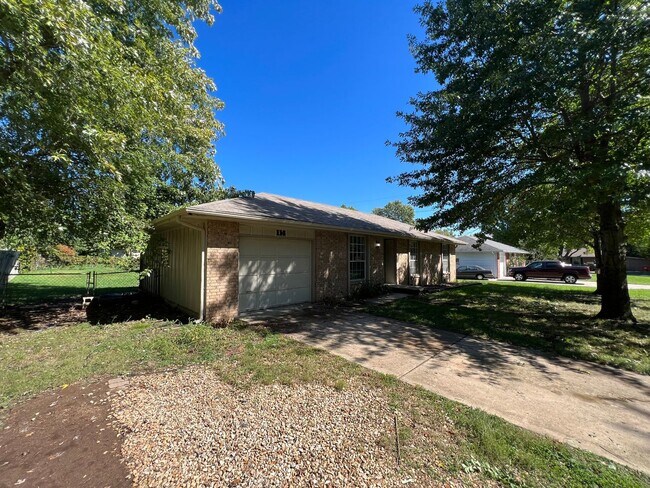 Building Photo - 3 Bed 1 Bath Republic, MO