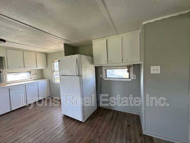 Building Photo - 8086 Heck Dr