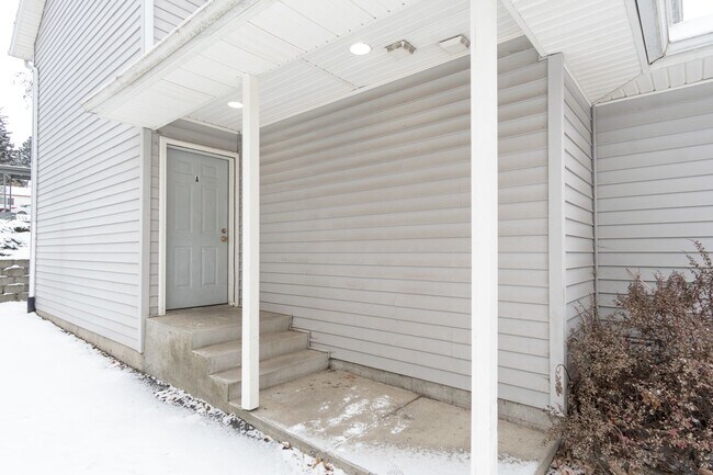 Building Photo - 1020 NE D St