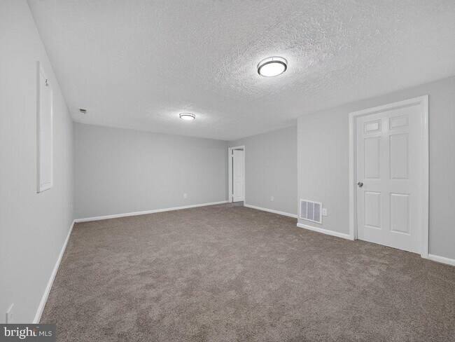 Building Photo - 801 High Plain Dr