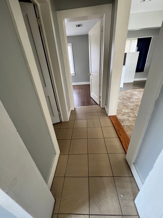 Building Photo - Spacious 3BR/1BA Home in Houma – $1,050/Mo...