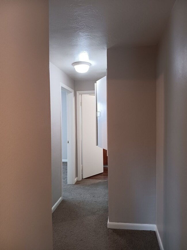 Building Photo - This Charming location Is Ready For You!