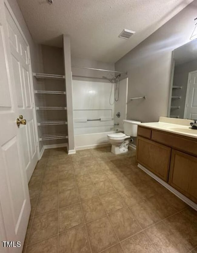Building Photo - 1611 Kenmore Dr
