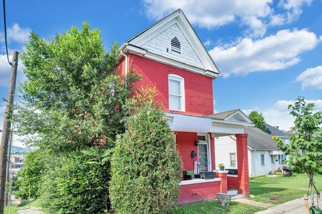 Building Photo - 302 Patton Ave NW