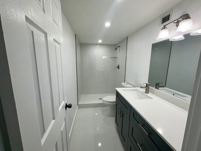 Building Photo - 3800 S Ocean Dr