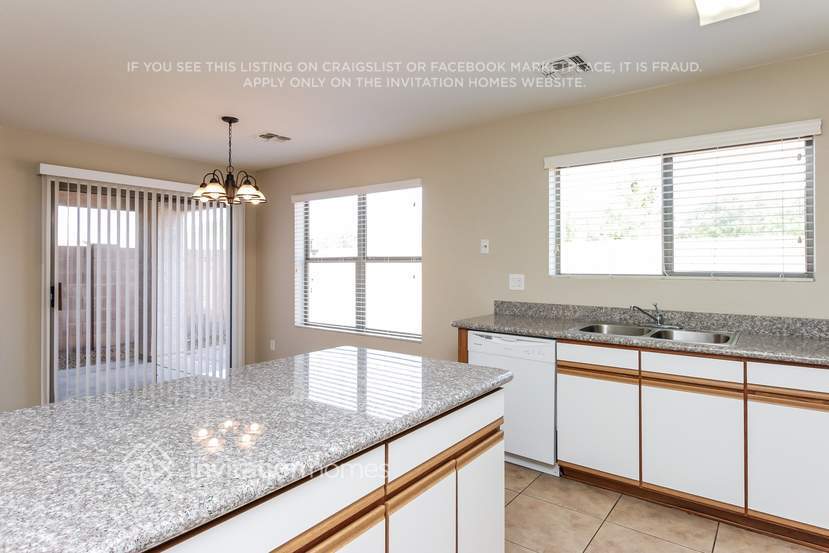 Building Photo - 2066 E Spruce Dr